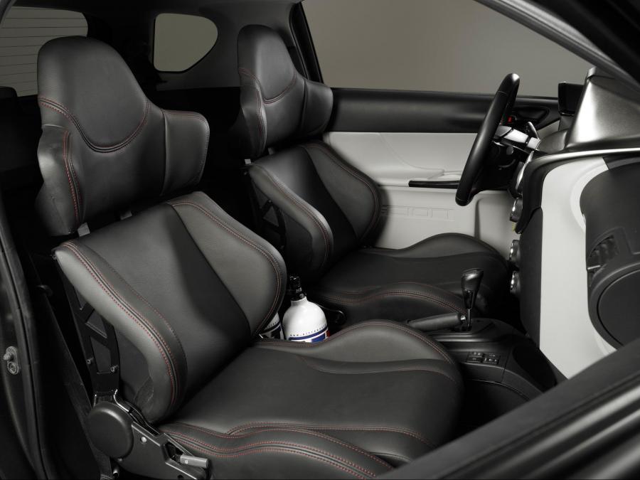  Toyota iQ by Sibal 2011 года  (фото 5 из 12)